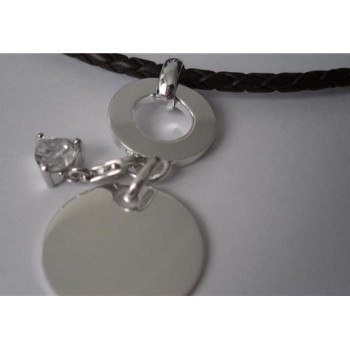 Pendentif sur cordon cuir 